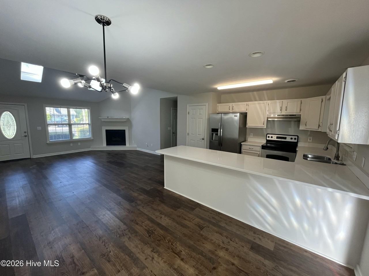 1 Court 10 Northwest Dr - Photo 3 of 21