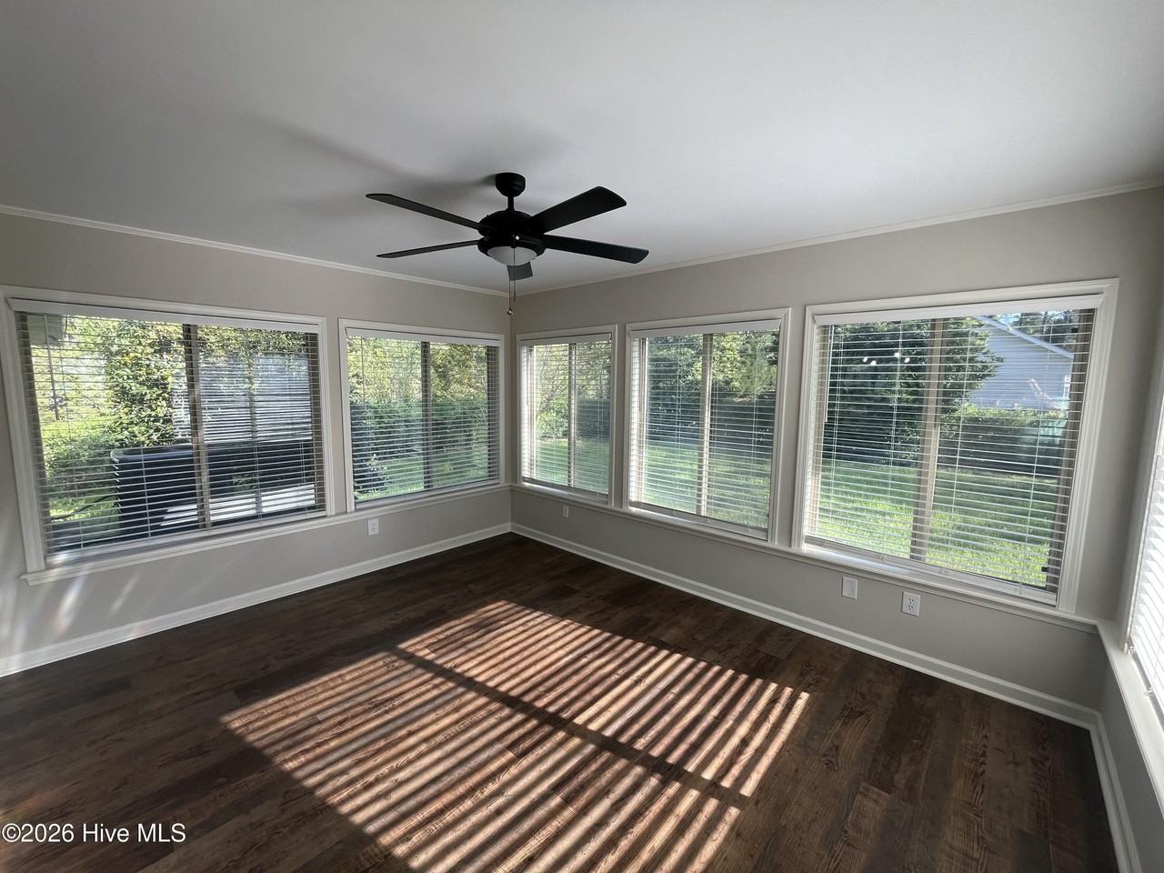 1 Court 10 Northwest Dr - Photo 7 of 21