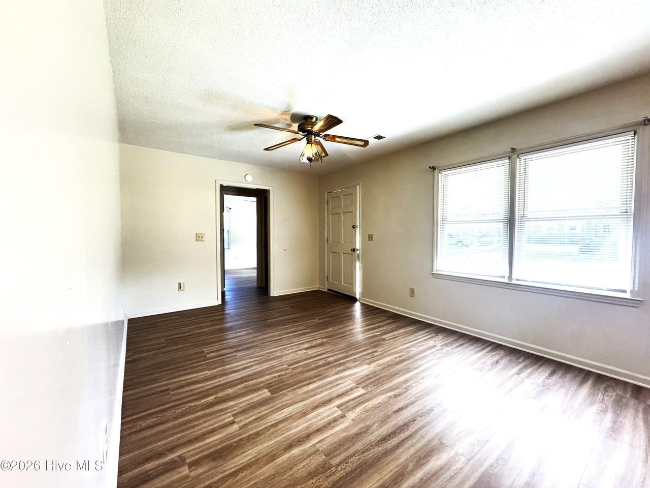 601 Barclay Hills Dr - Photo 2 of 14