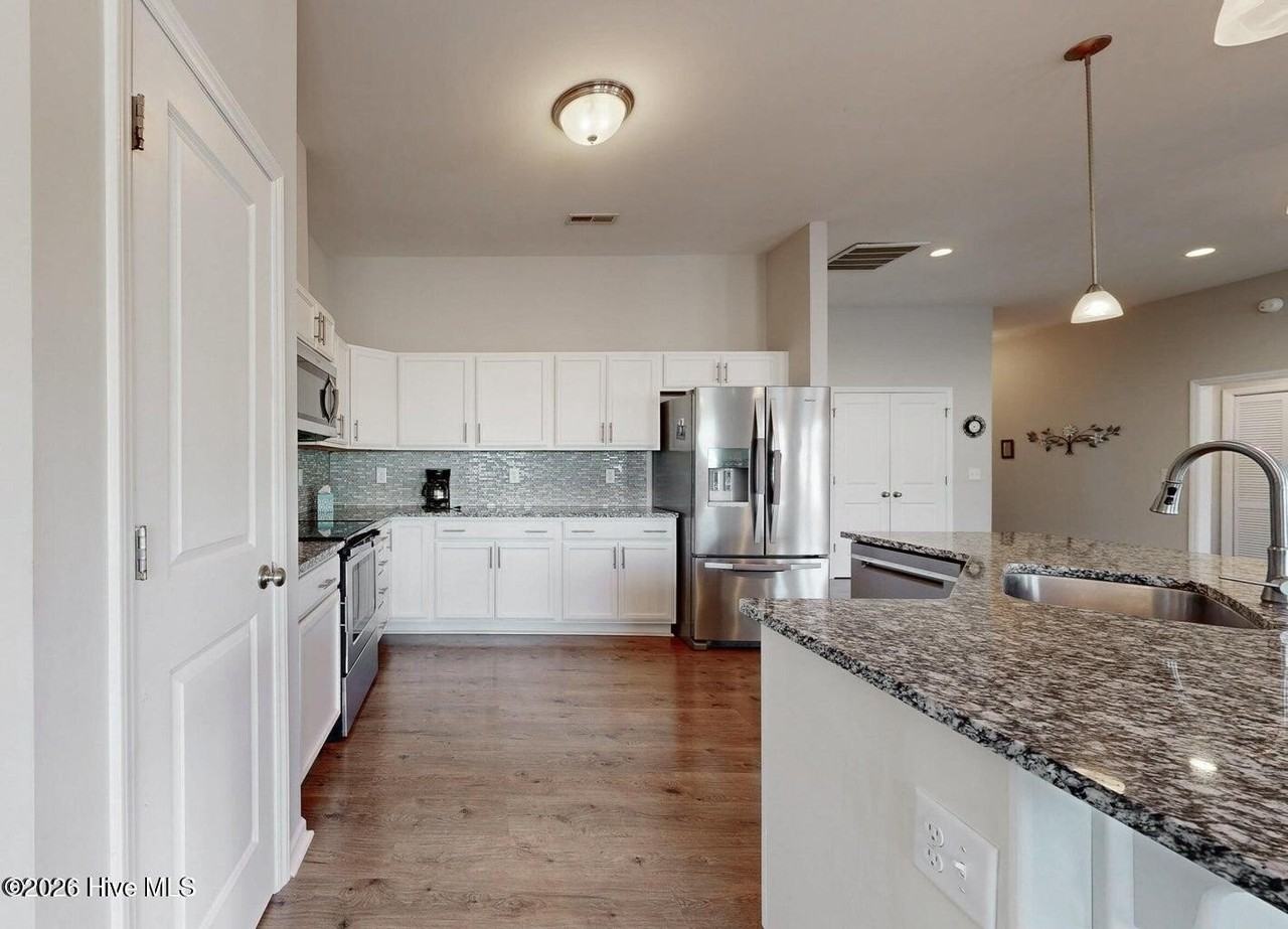 2644 Rhinestone Dr - Photo 5 of 17