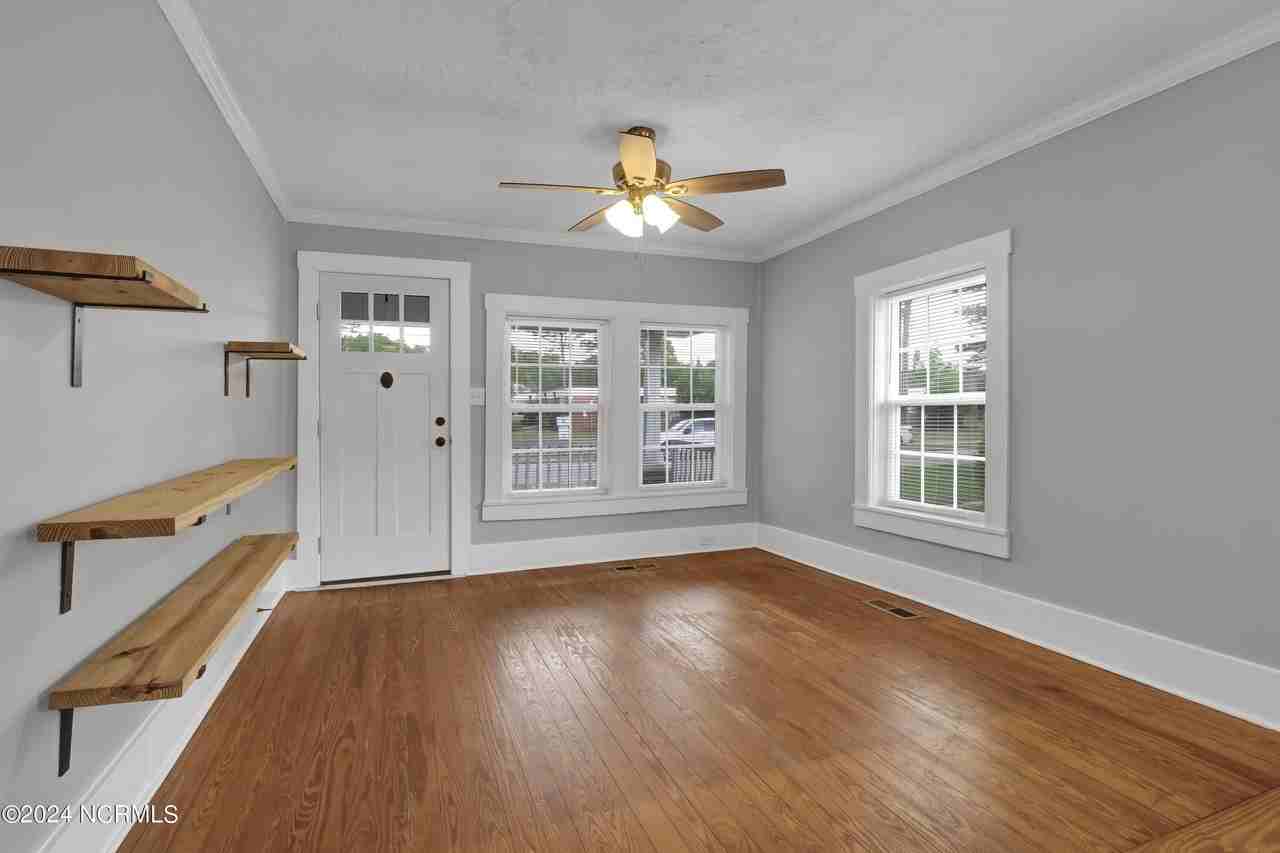 614 Alabama Ave - Photo 4 of 25