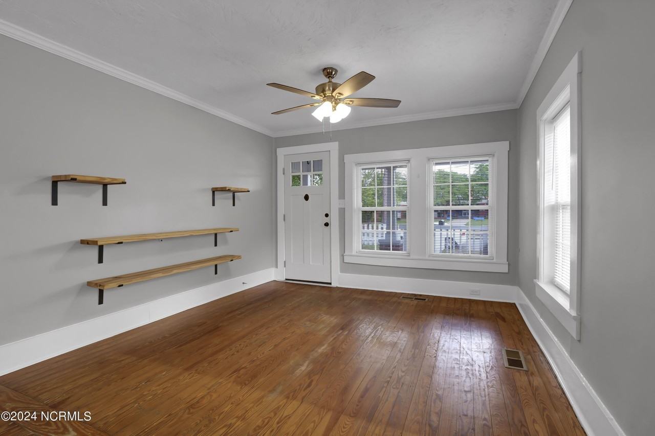 614 Alabama Ave - Photo 5 of 25