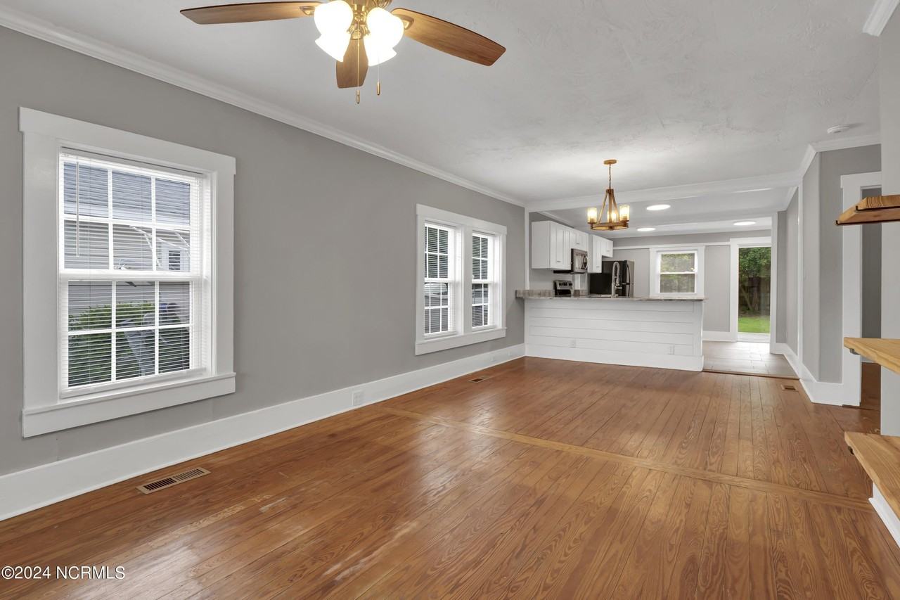 614 Alabama Ave - Photo 7 of 25