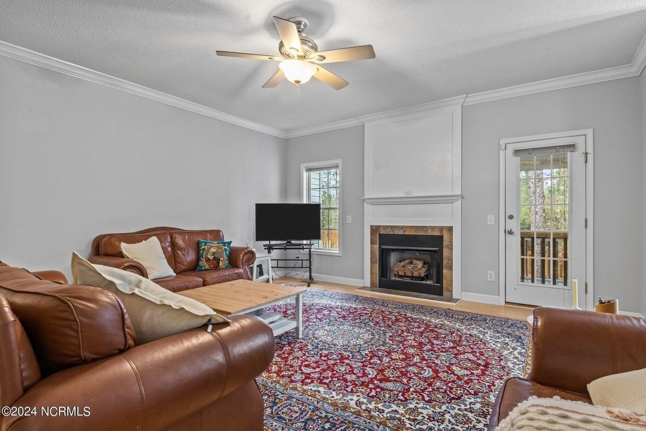 2 Moore Dr - Photo 4 of 26