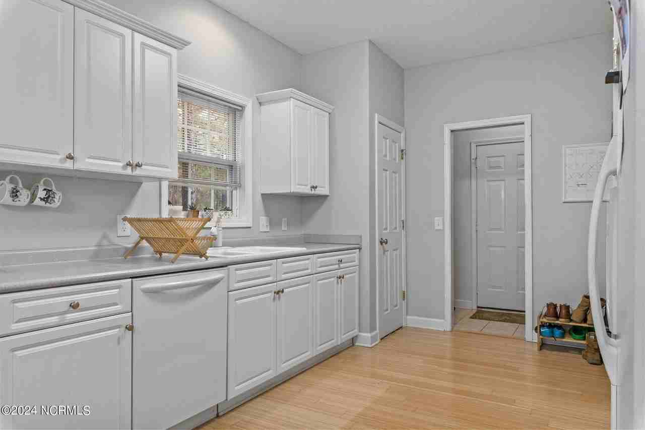 2 Moore Dr - Photo 6 of 26