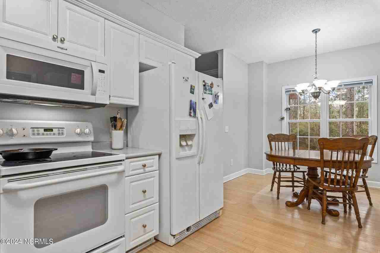 2 Moore Dr - Photo 7 of 26