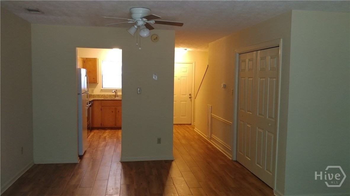 282 Greenwich Dr #5 - Photo 3 of 11