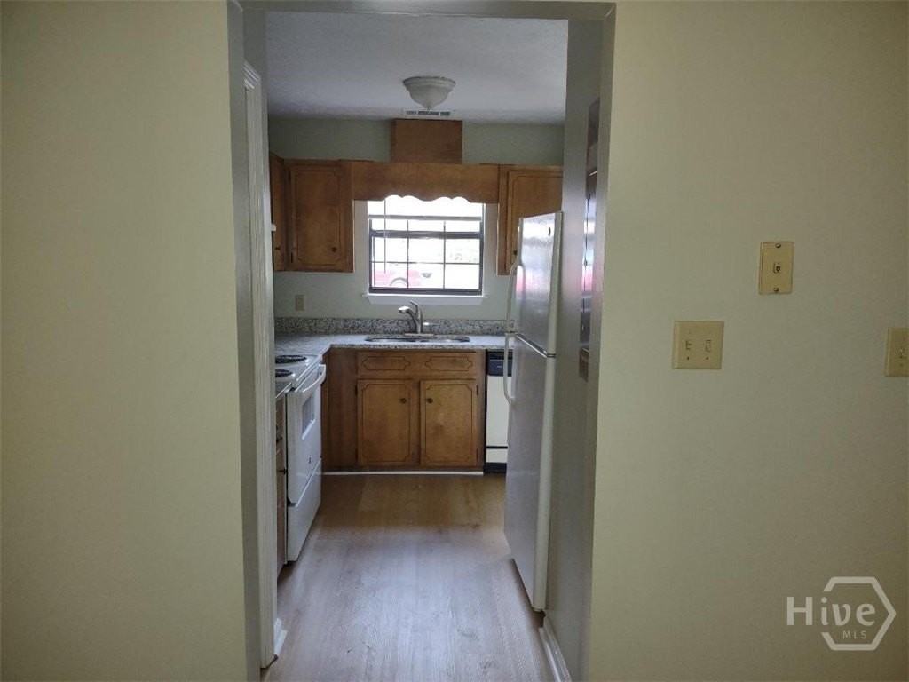 282 Greenwich Dr #5 - Photo 4 of 11