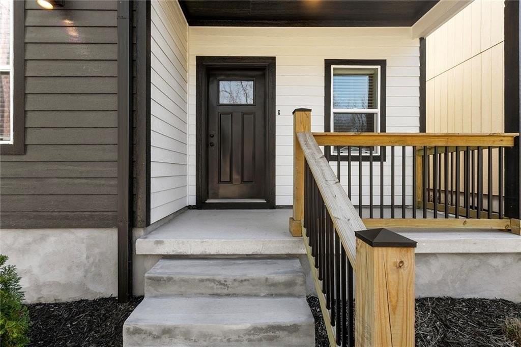 2027 Agnes Ave - Photo 3 of 31