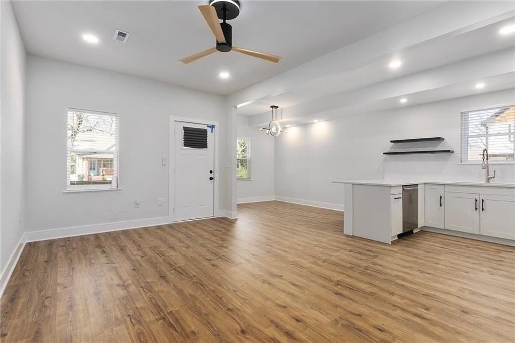 2027 Agnes Ave - Photo 7 of 31