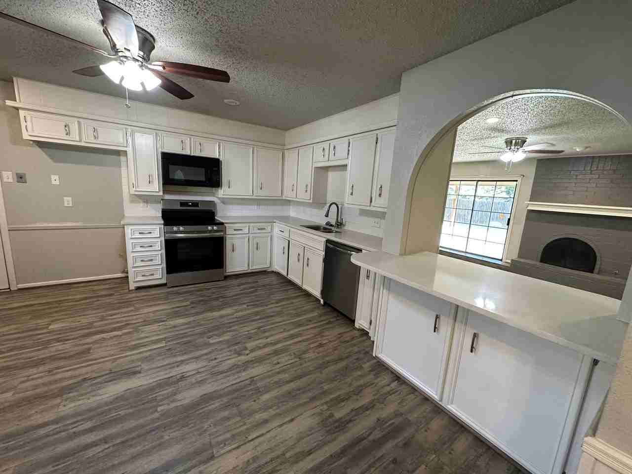 4804 71st St - Photo 3 of 14