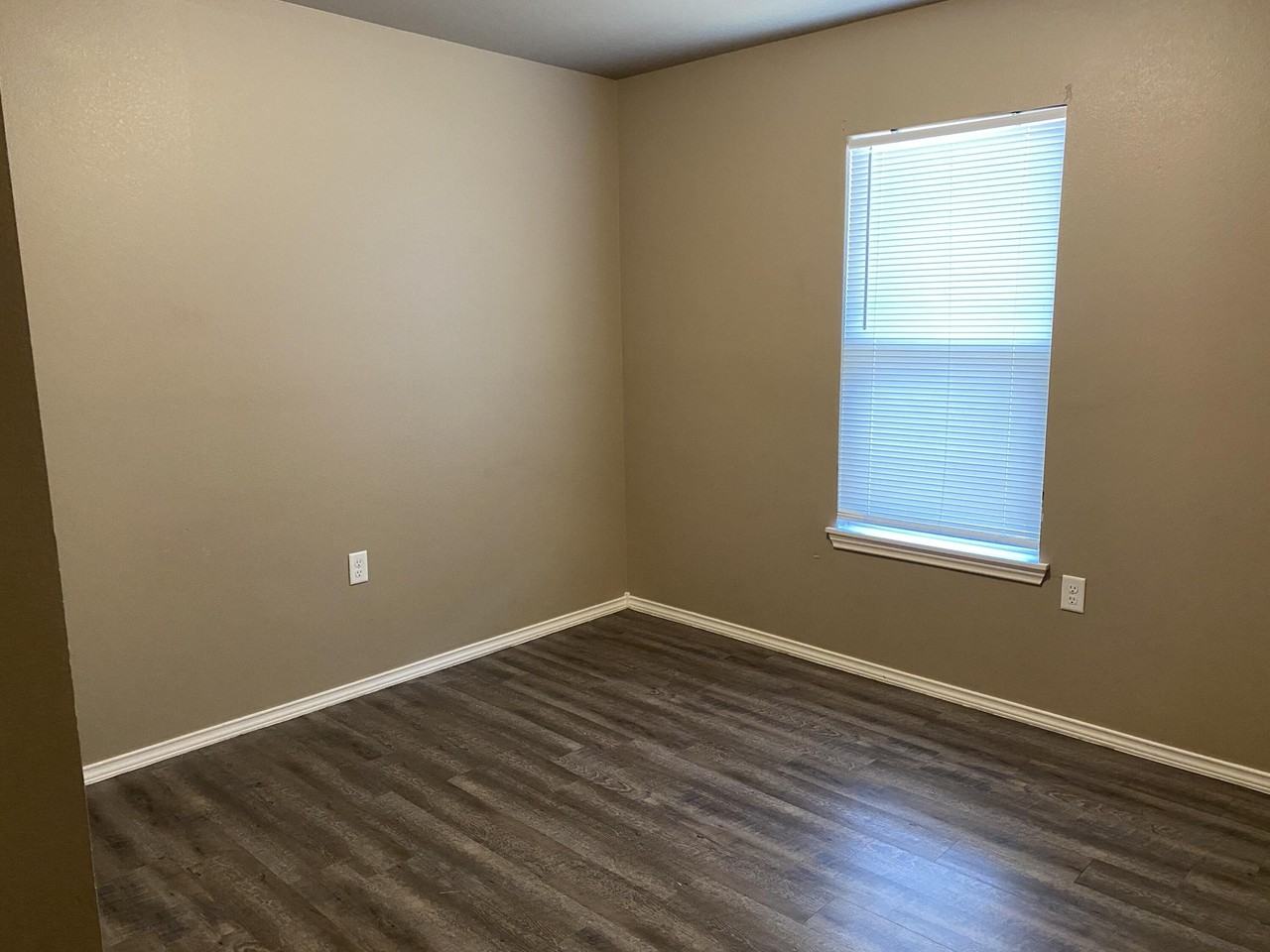 7401 Waco Ave - Photo 5 of 9