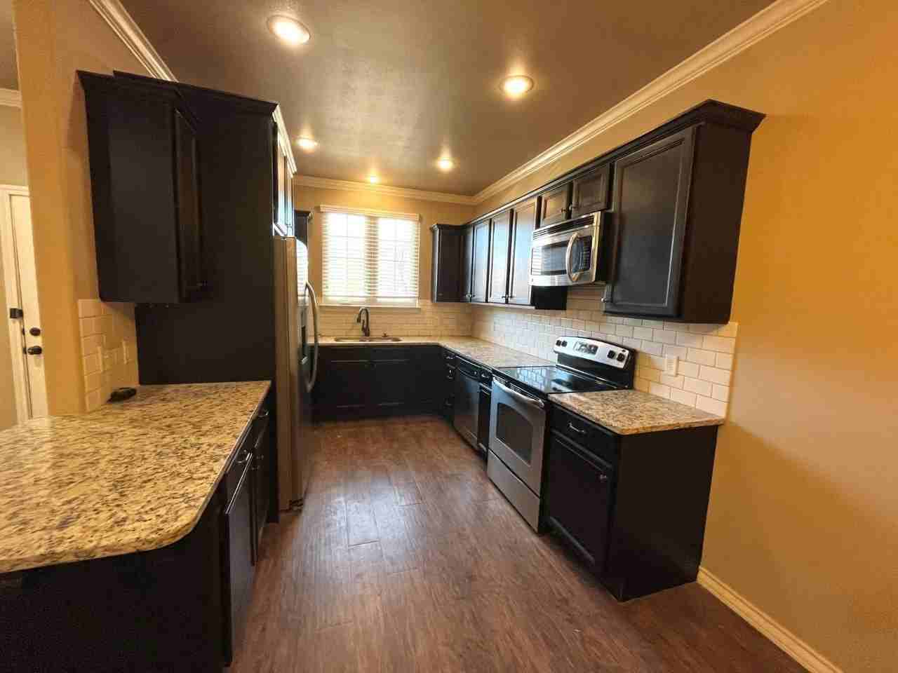 4419 106th St Unit B - Photo 4 of 20