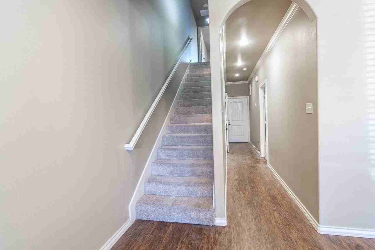 4419 106th St Unit B - Photo 5 of 20