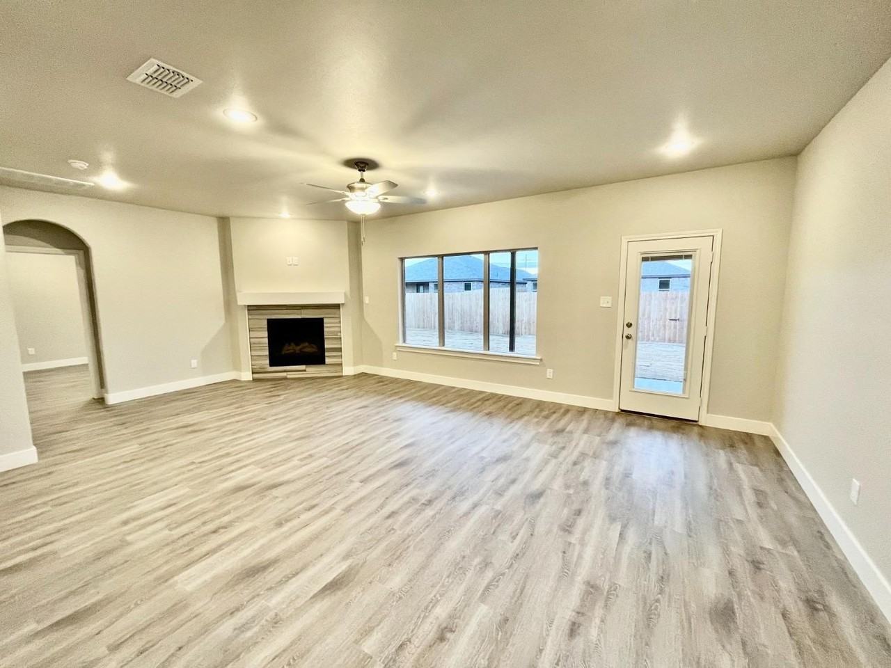 7805 96th St - Photo 3 of 10