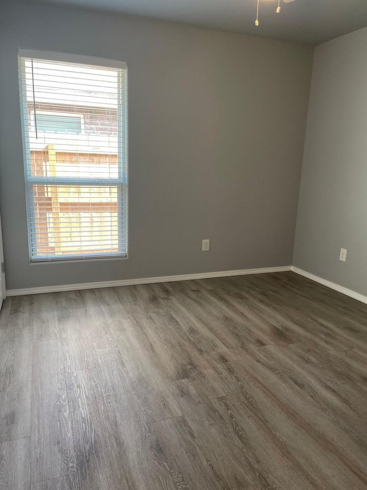 1303 N Colton Ave Unit B - Photo 2 of 9