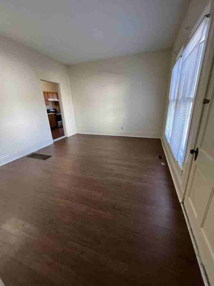 311 N Hamilton St Apt B - Photo 2 of 16