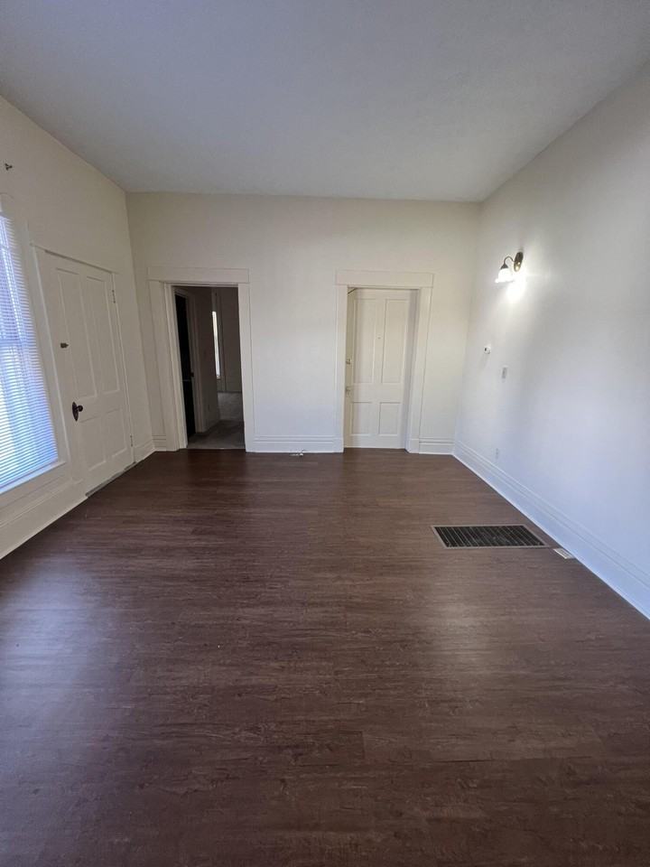 311 N Hamilton St Apt B - Photo 3 of 16