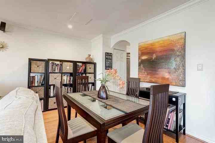 1023 Quincy St Ne - Photo 5 of 8