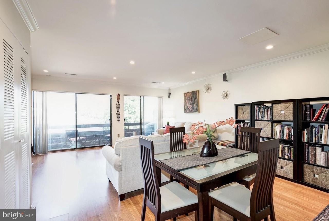 1023 Quincy St Ne - Photo 6 of 8