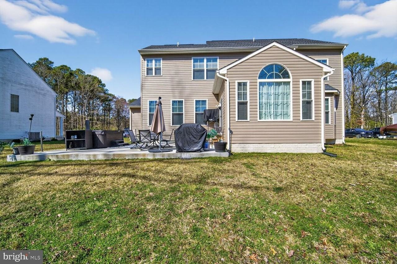 111 Touhey Dr - Photo 2 of 36