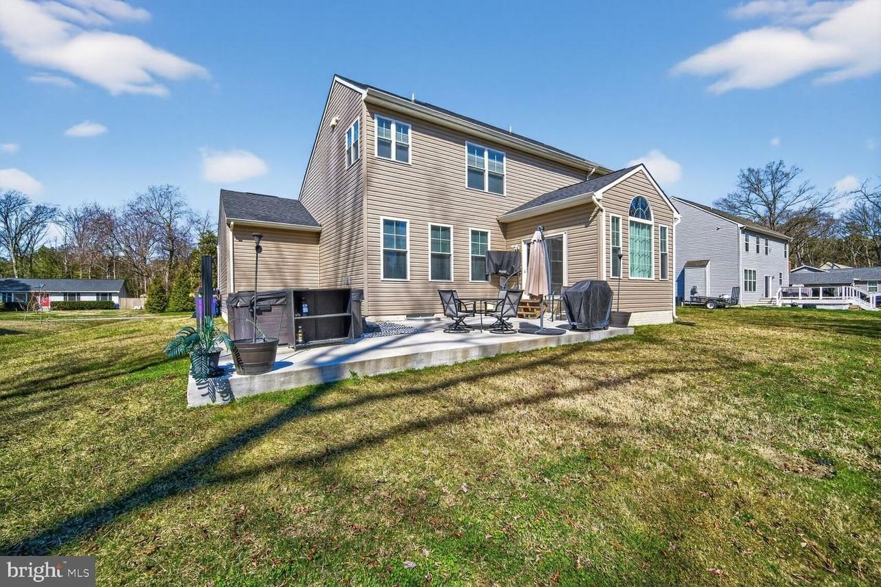 111 Touhey Dr - Photo 3 of 36