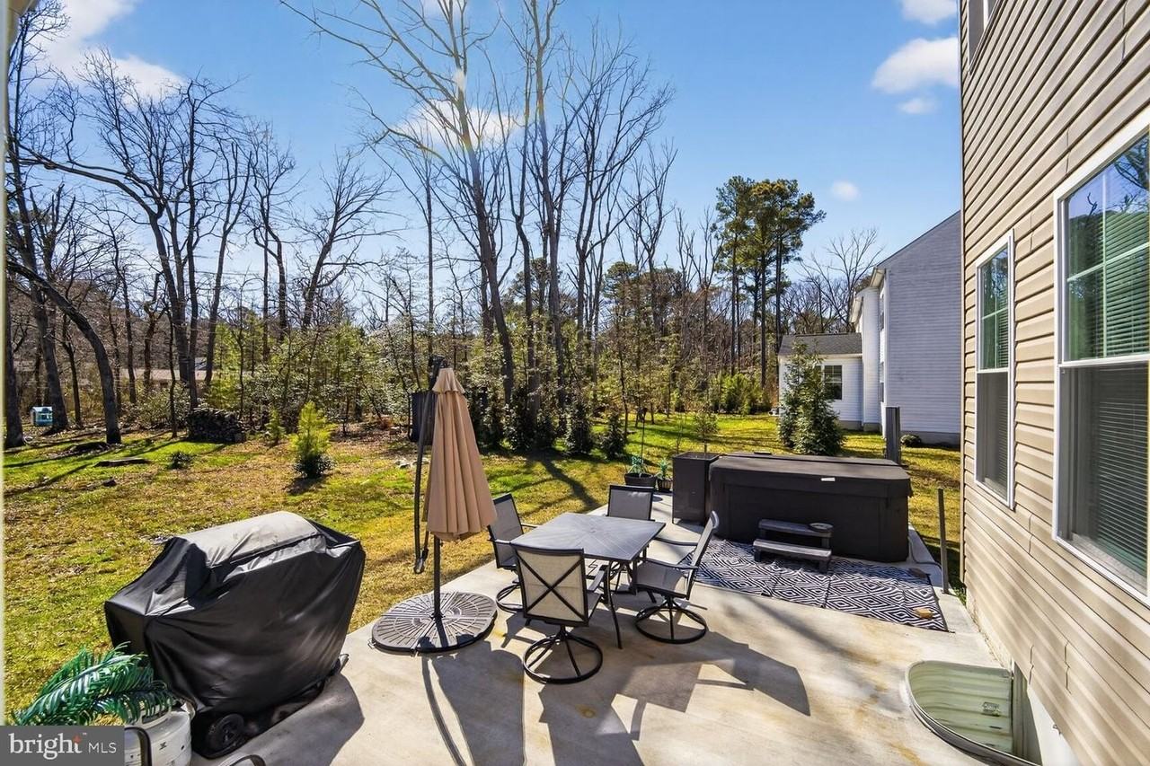 111 Touhey Dr - Photo 5 of 36