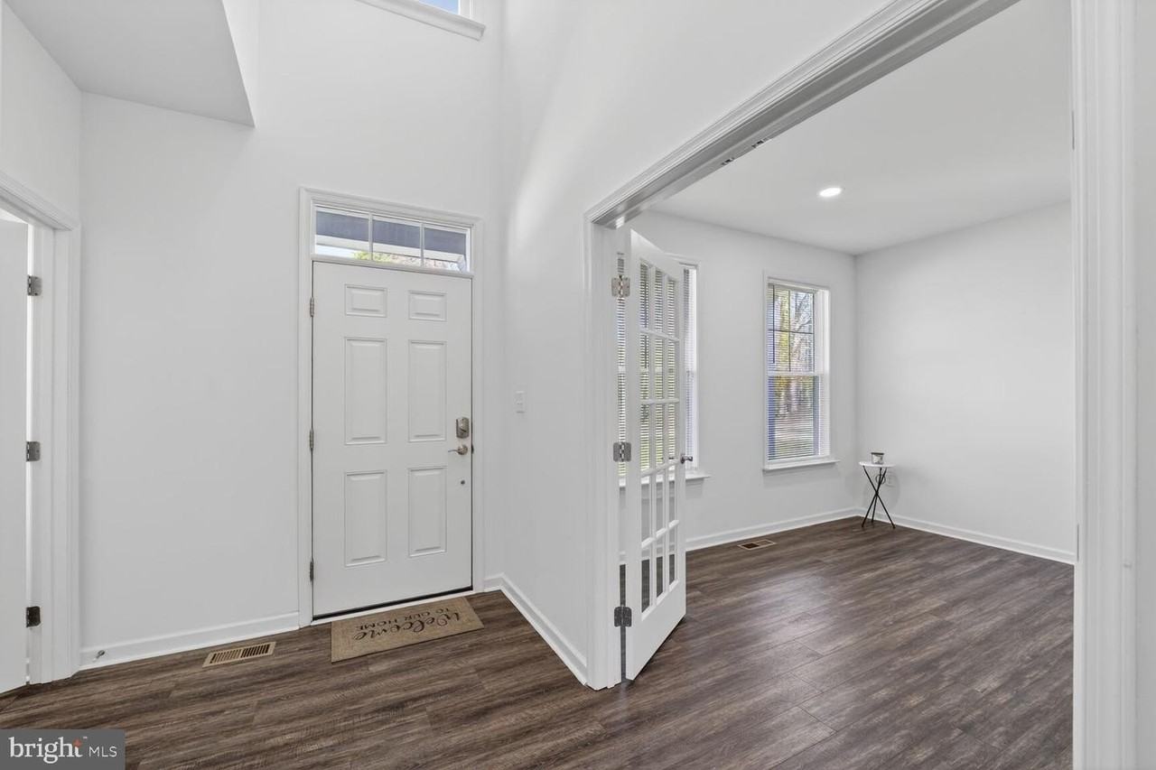 111 Touhey Dr - Photo 6 of 36