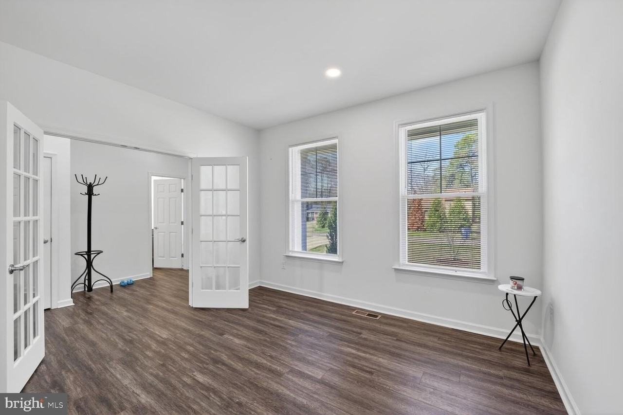 111 Touhey Dr - Photo 7 of 36