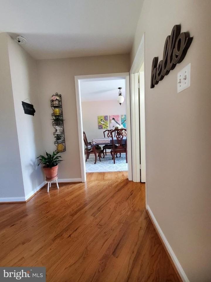 8502 Lakinhurst Ln - Photo 7 of 38