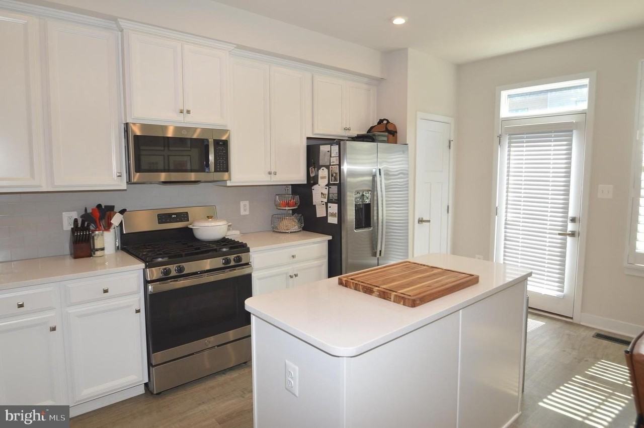 13943 Airfoil Rd - Photo 7 of 31