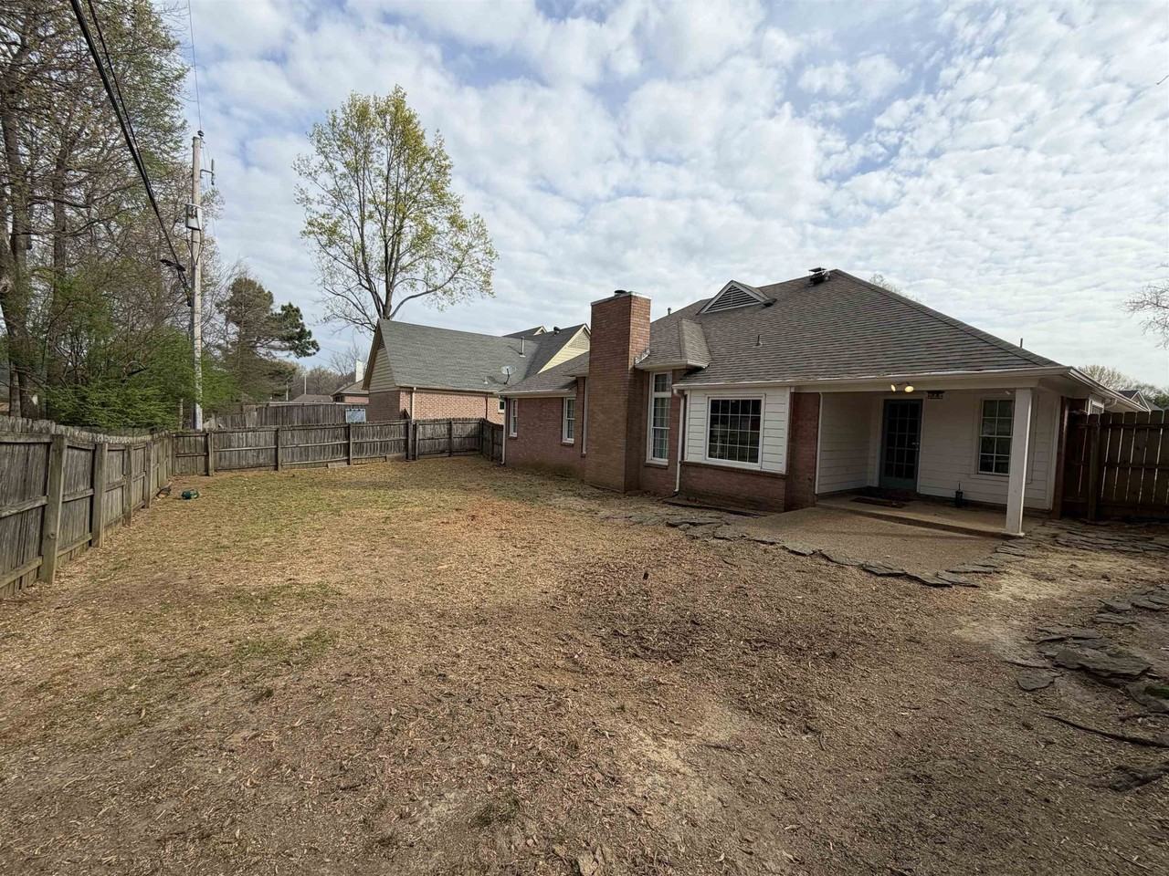 1565 Dexter Ln - Photo 2 of 15