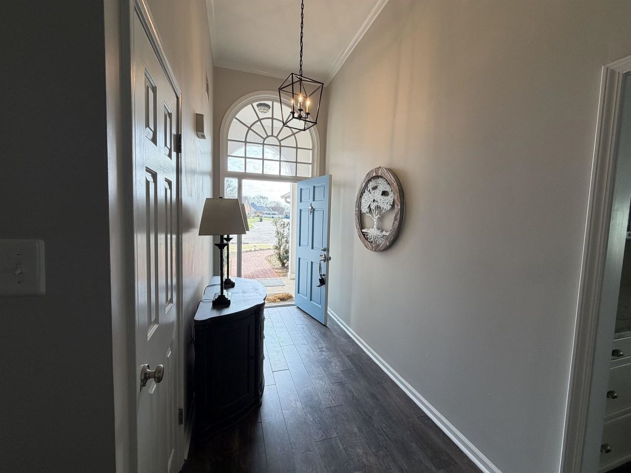 1565 Dexter Ln - Photo 3 of 15