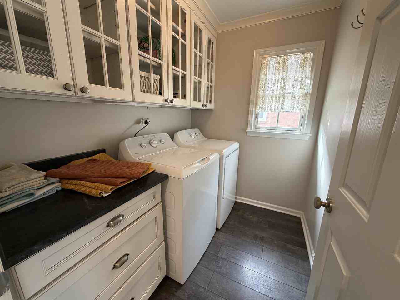 1565 Dexter Ln - Photo 4 of 15