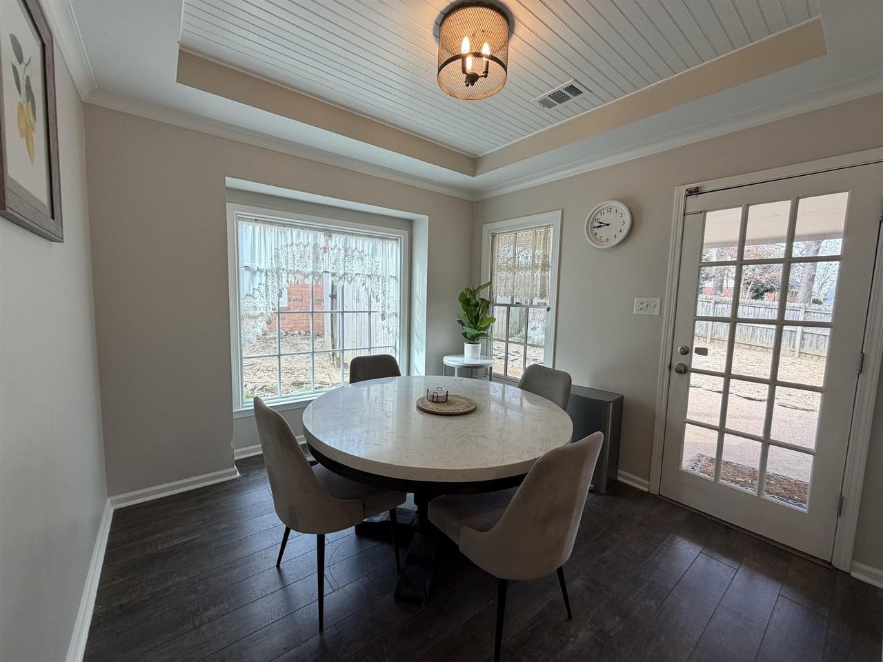 1565 Dexter Ln - Photo 5 of 15