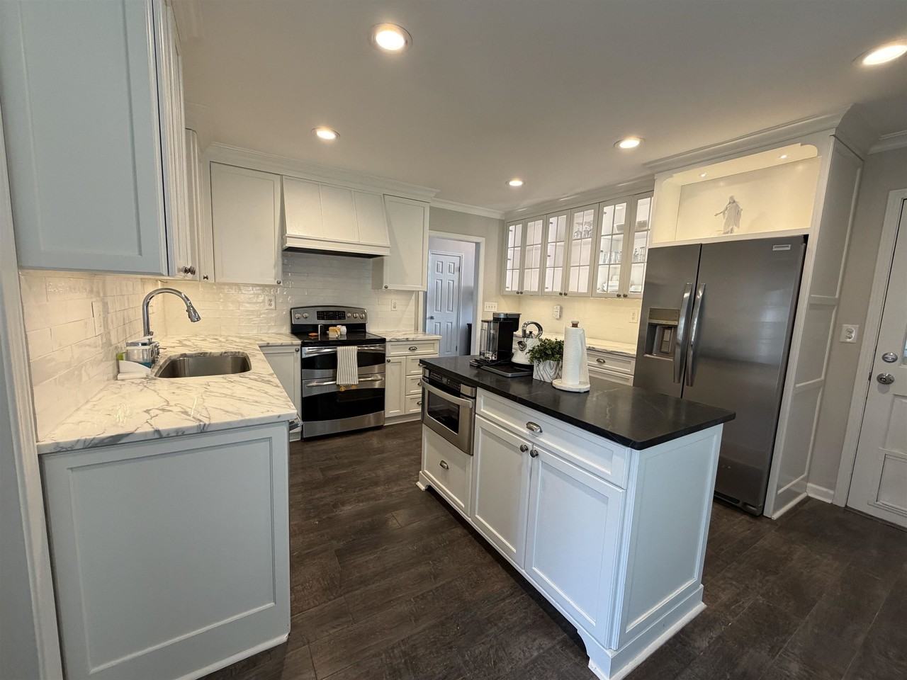 1565 Dexter Ln - Photo 6 of 15