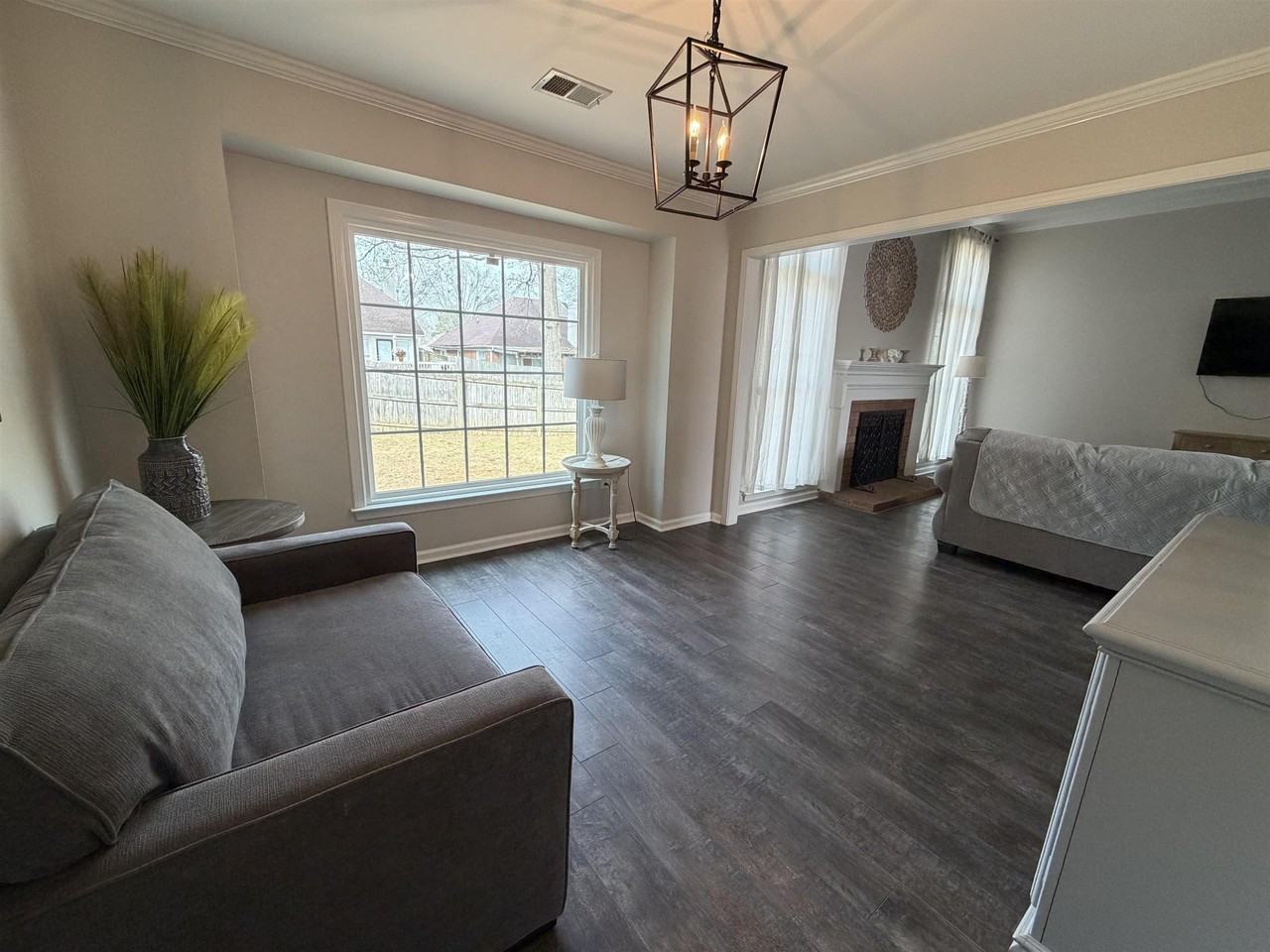 1565 Dexter Ln - Photo 7 of 15