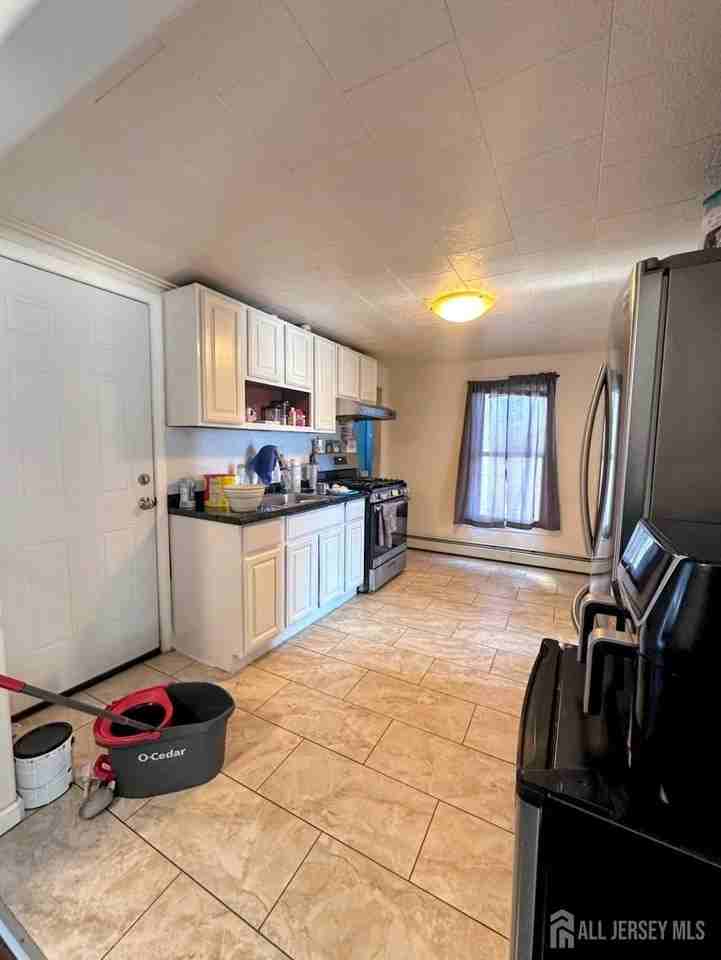 136 Broad St - Photo 6 of 16