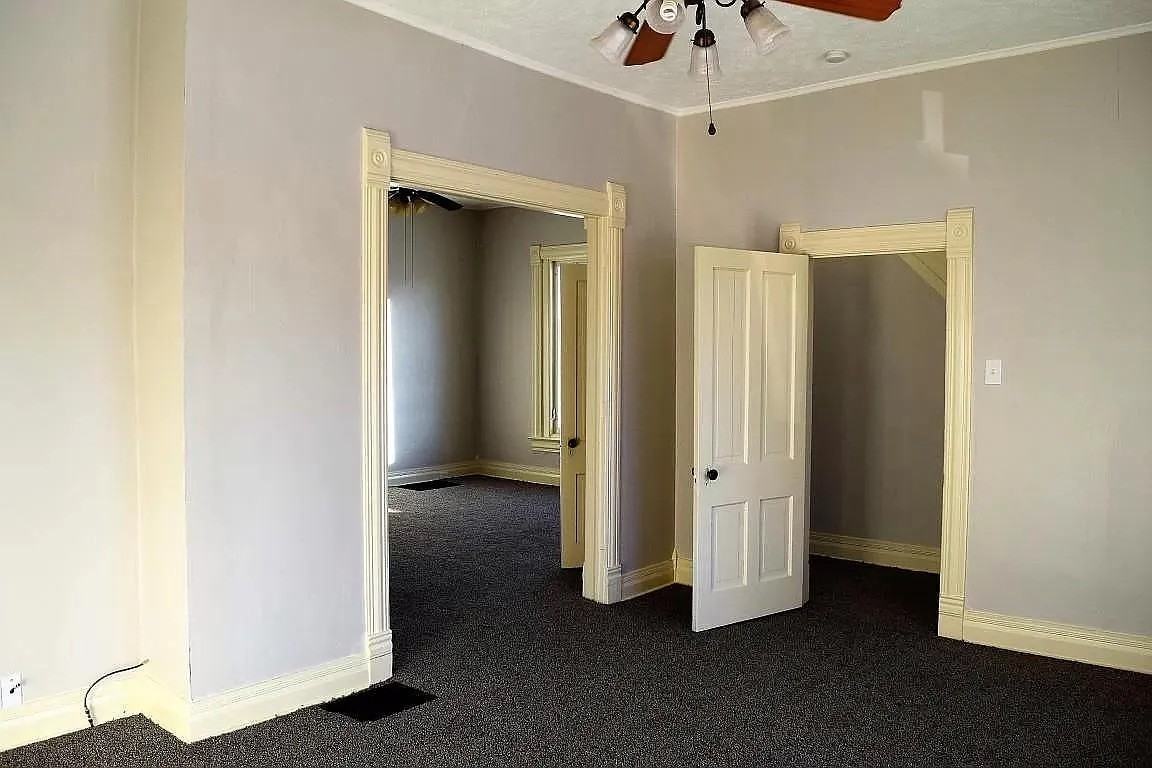 910 Avenue B #1 - Photo 3 of 21