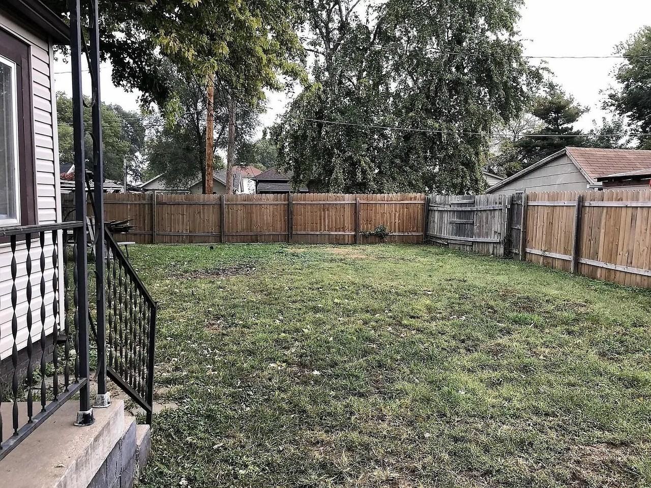 910 Avenue B #1 - Photo 6 of 21