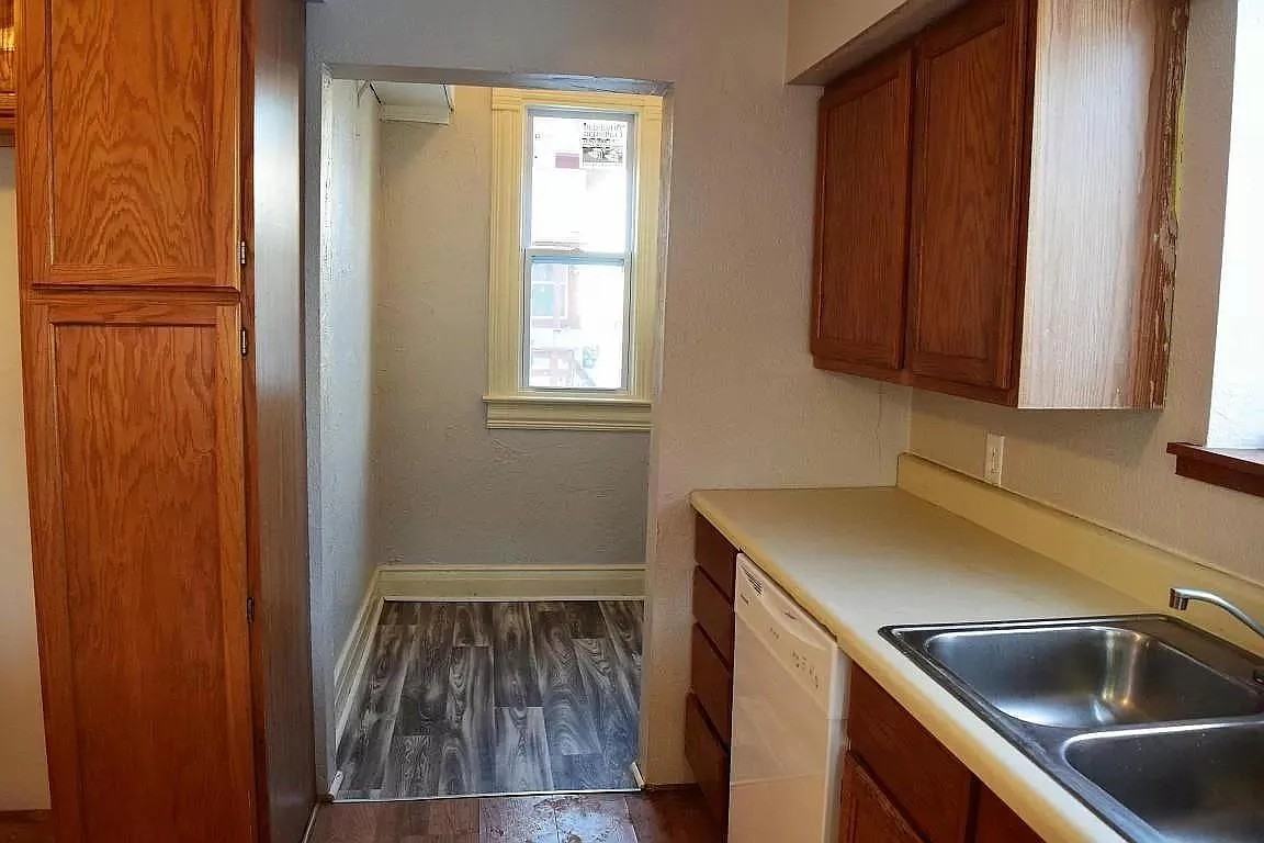 910 Avenue B #1 - Photo 7 of 21