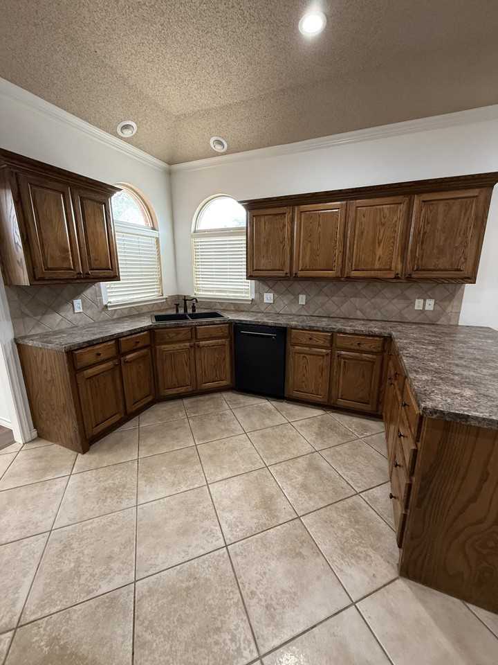 5901 101st St #1 - Photo 3 of 19