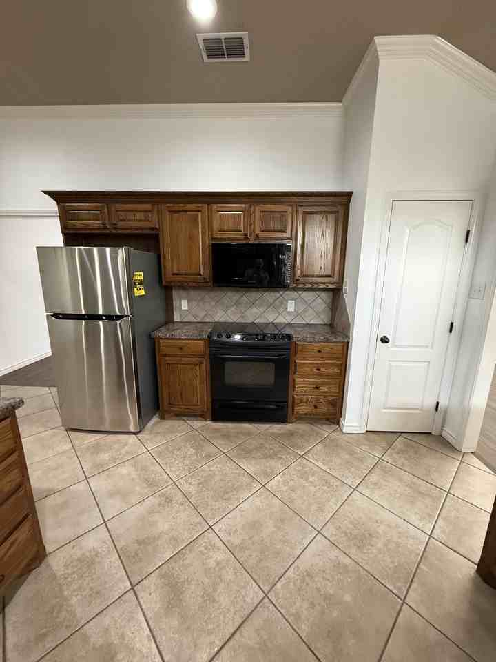 5901 101st St #1 - Photo 4 of 19