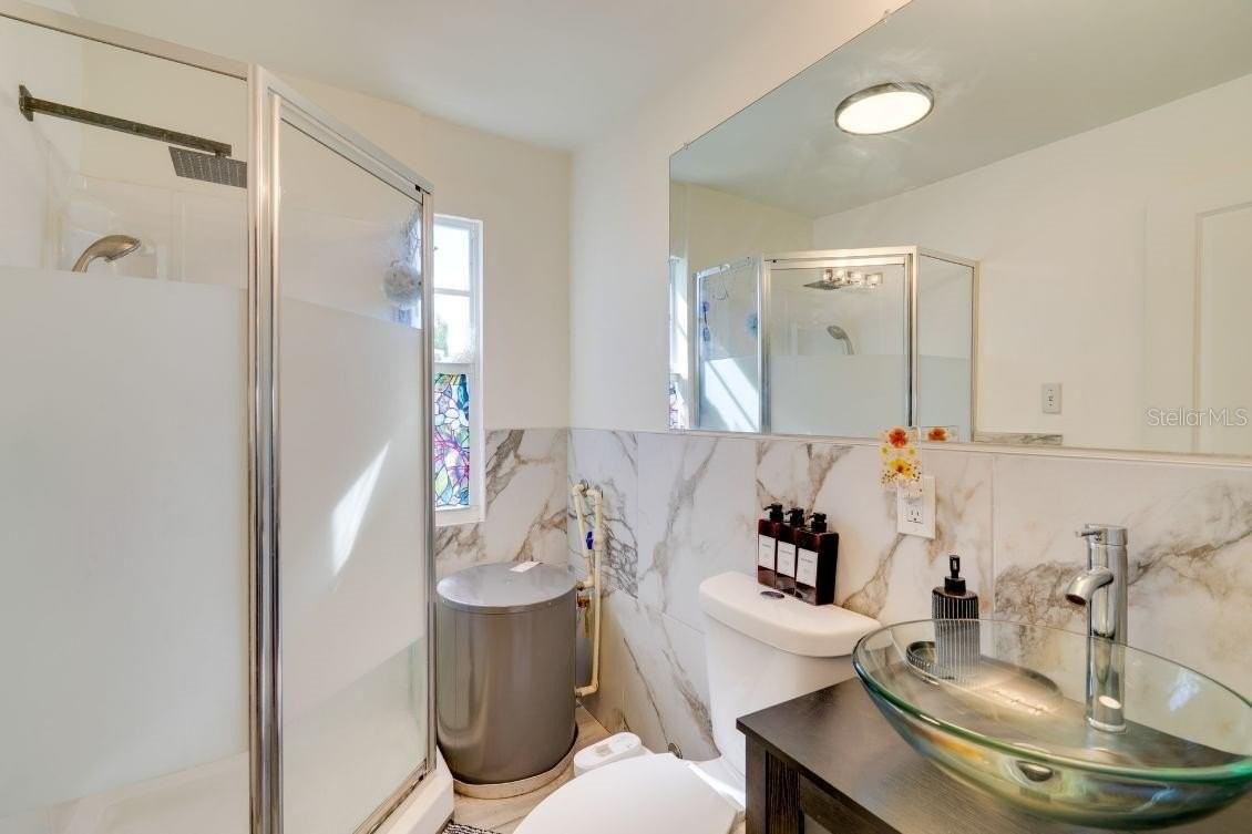 209 W Olympia Ave - Photo 5 of 17