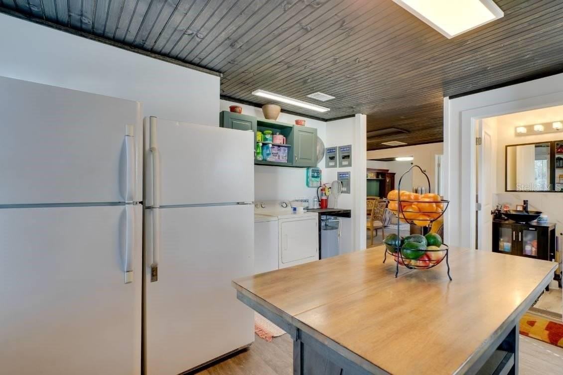 209 W Olympia Ave - Photo 6 of 17