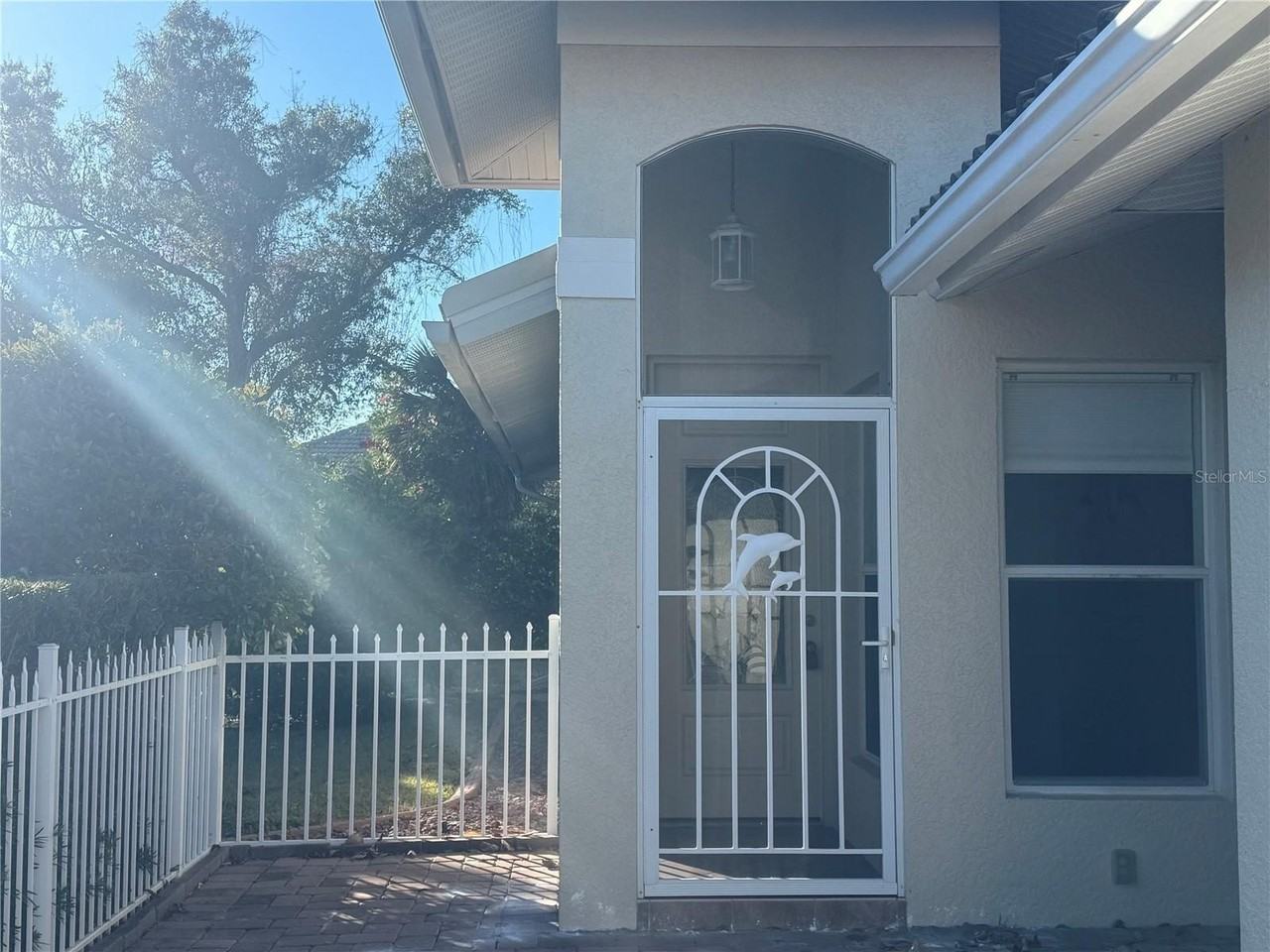 1063 Topelis Dr - Photo 3 of 28