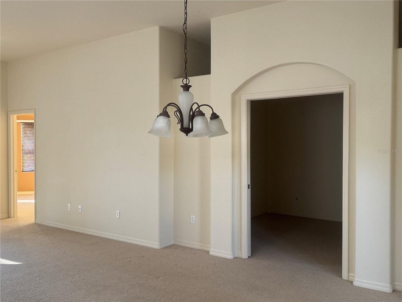 1063 Topelis Dr - Photo 5 of 28