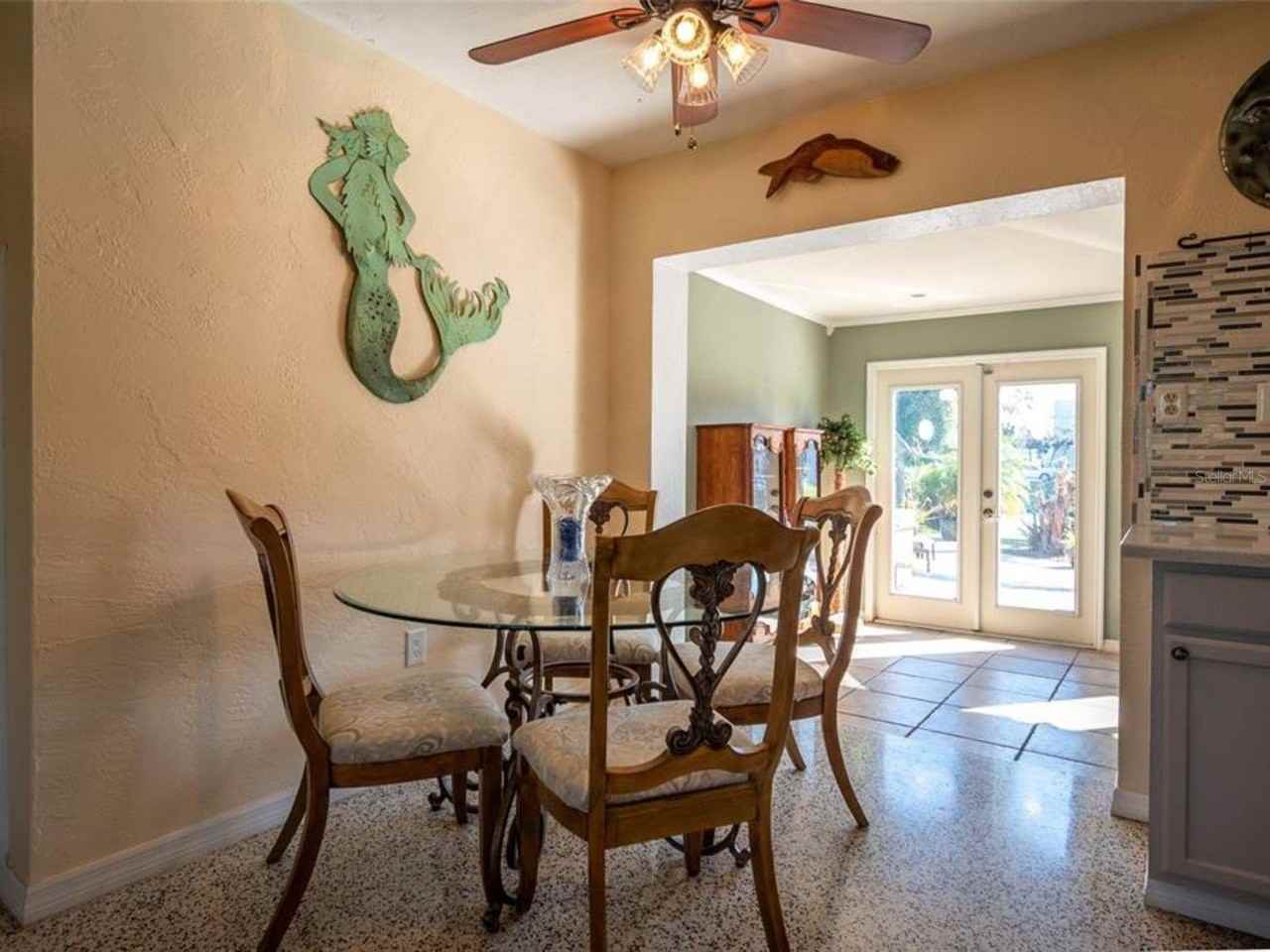 2456 Elkcam Blvd - Photo 4 of 18