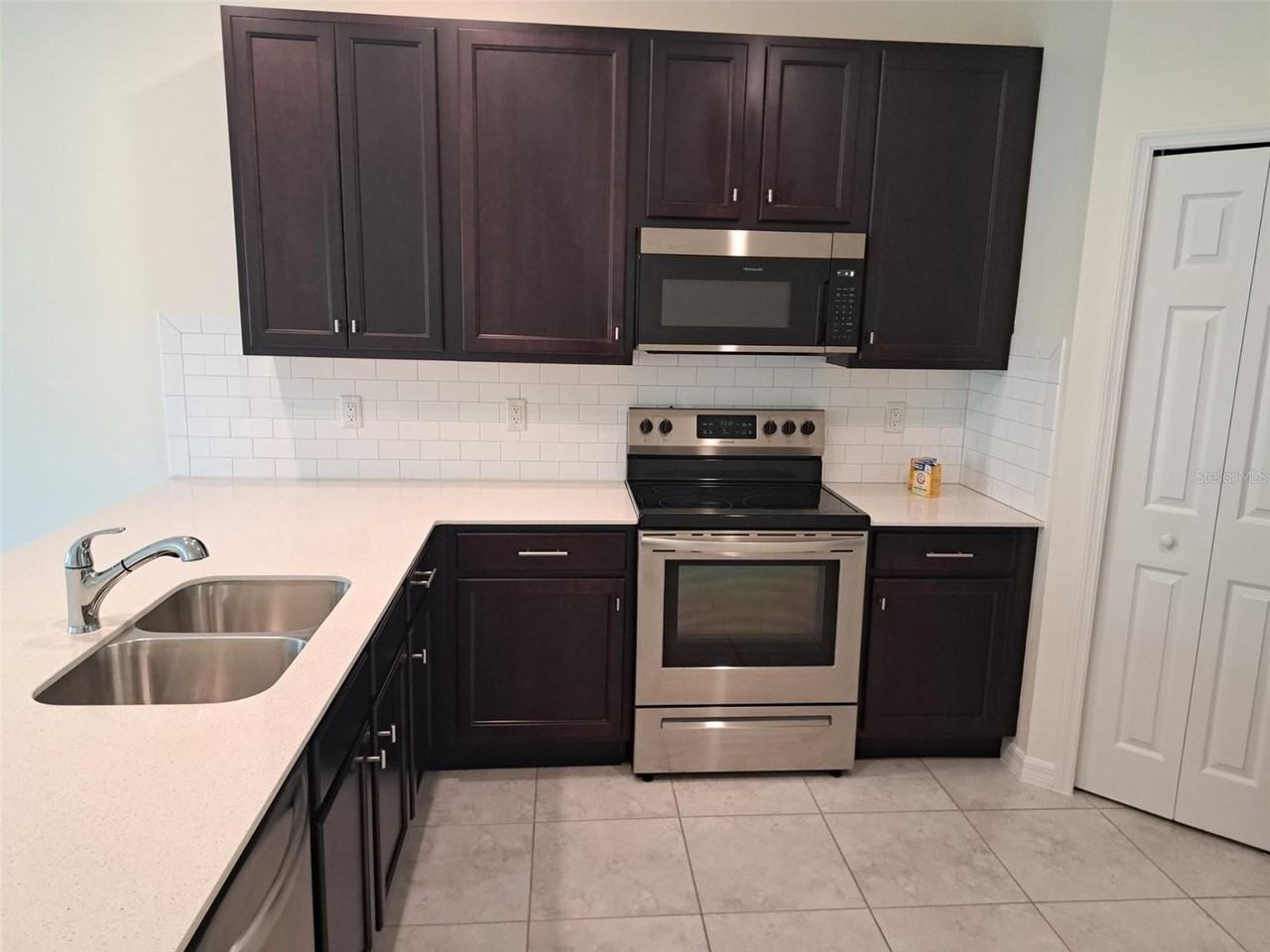 138 Jade St - Photo 5 of 23