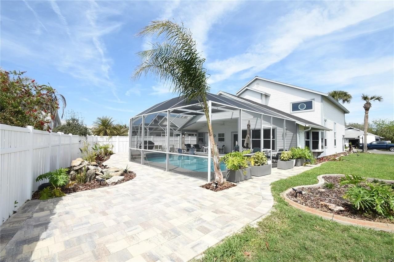 1 Bedford Dr - Photo 2 of 38